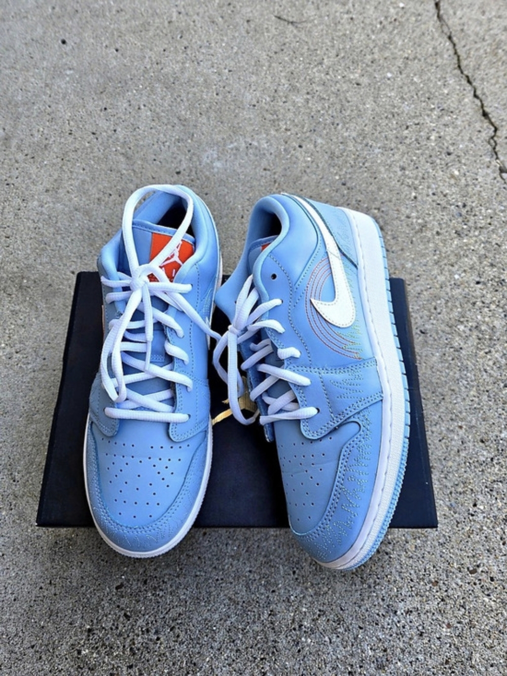 Nike Air Jordan 1 Low Blue & White Girls US 7Y Like New